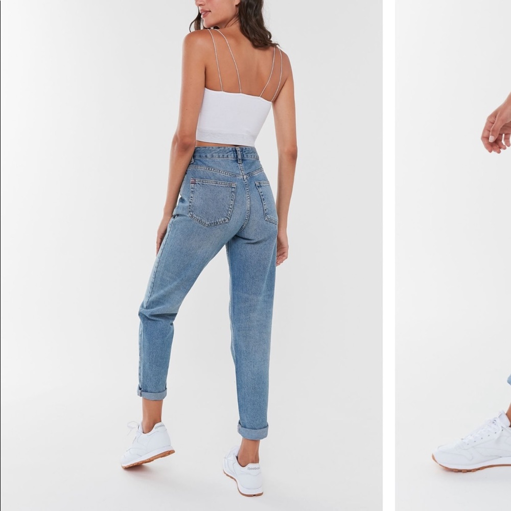 BDG HIGH-WAISTED MOM JEAN.